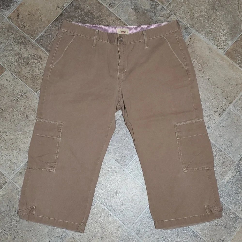 Levi's Khaki Cargo Capri Pants